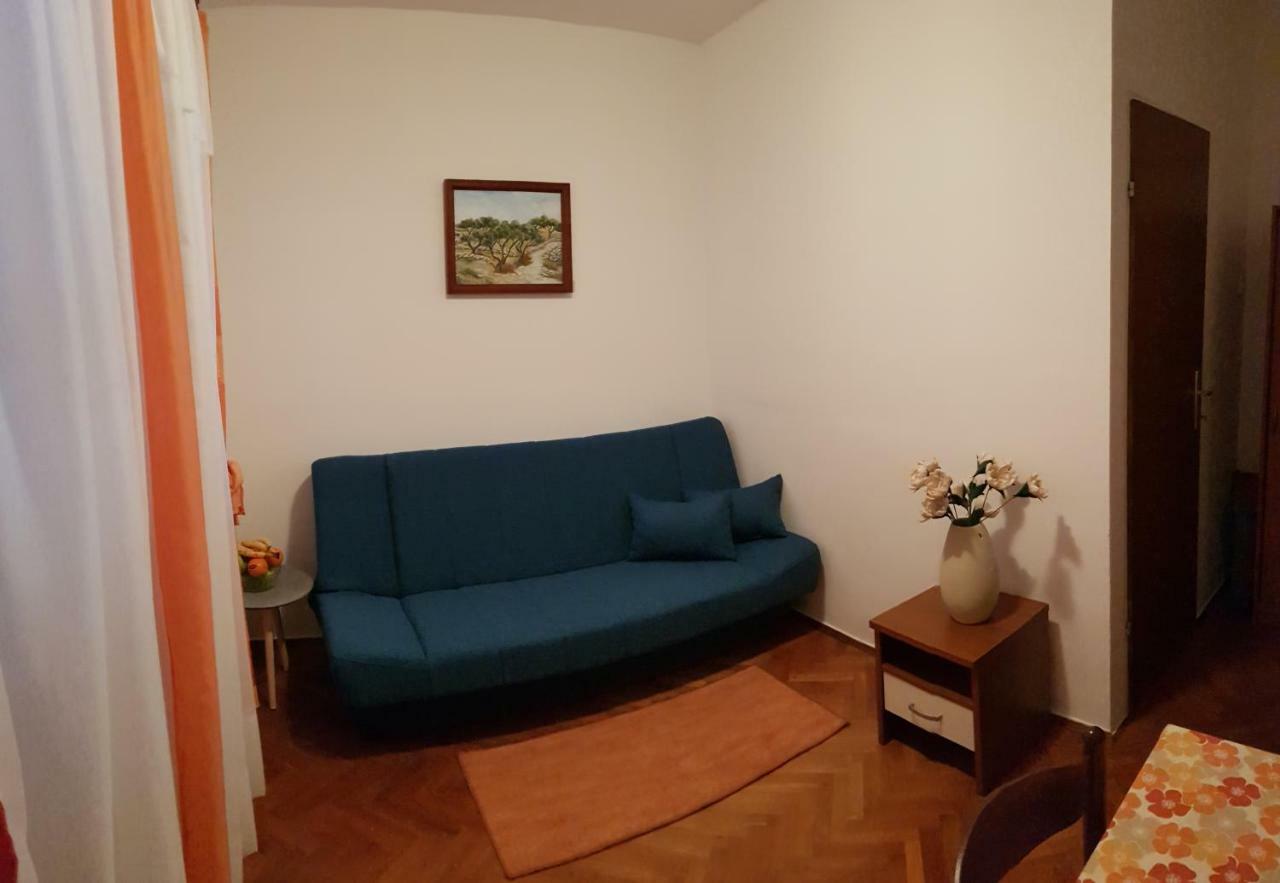 Apartment Muzic マリ・ロシニュ エクステリア 写真