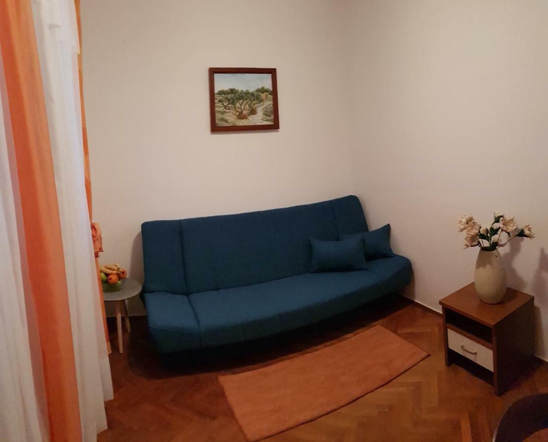 Apartment Muzic マリ・ロシニュ エクステリア 写真