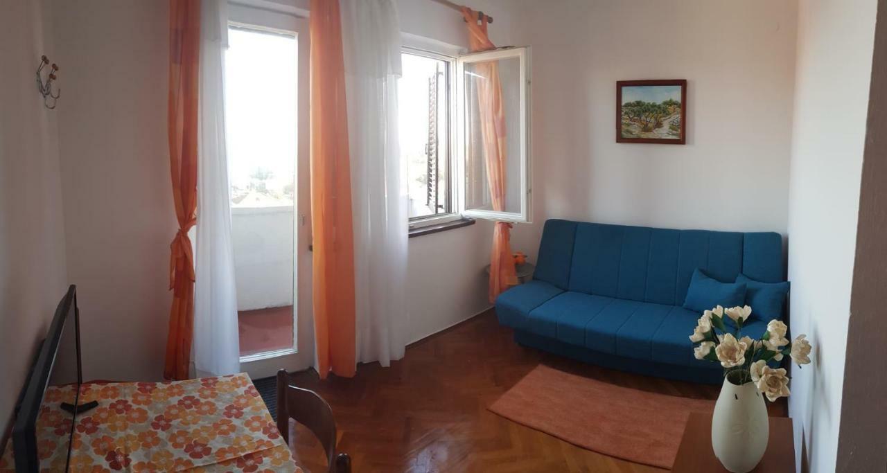 Apartment Muzic マリ・ロシニュ エクステリア 写真