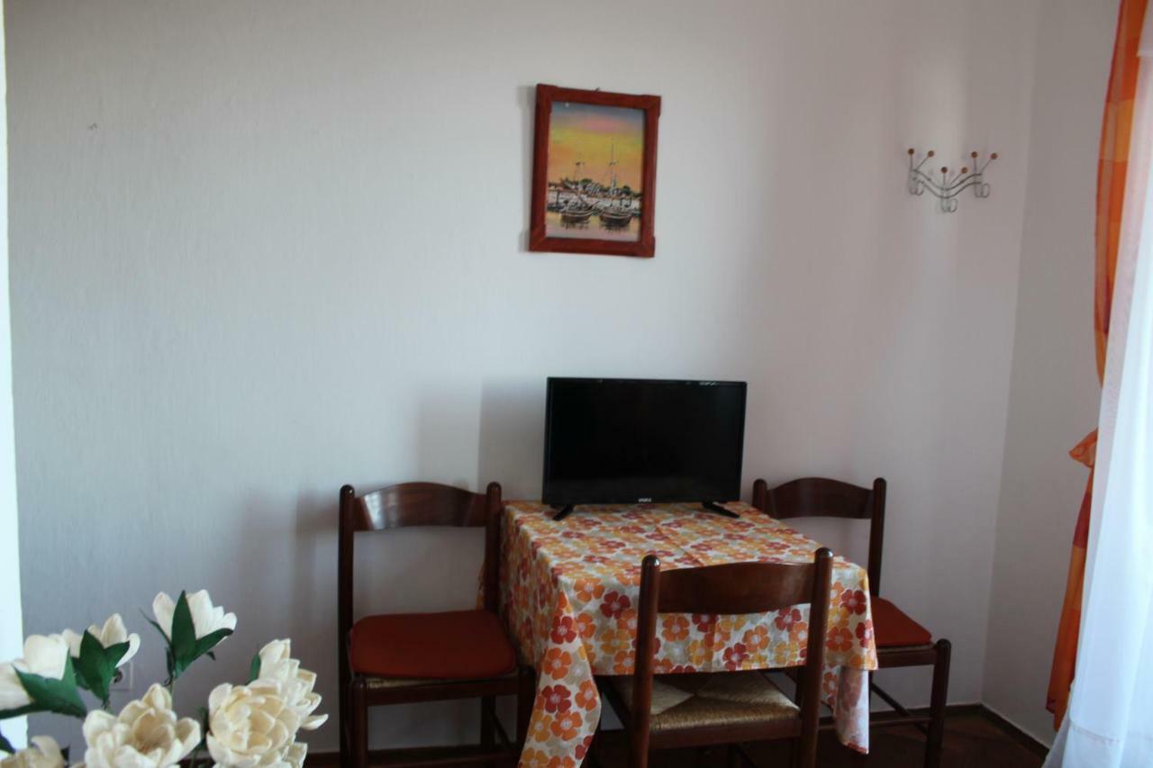 Apartment Muzic マリ・ロシニュ エクステリア 写真